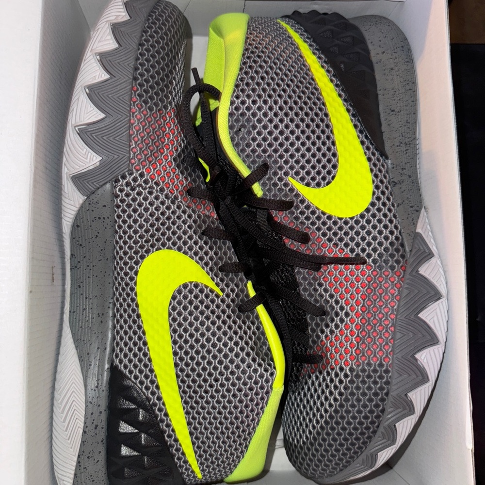 Nike Air Kyrie 1 Dungeon